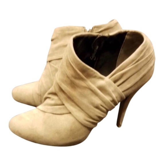 GUESS Wglainey Suede Ankle Booties - Picture 3 of 5